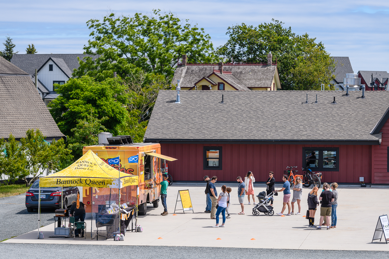 Food trucks at the Southlands Tsawwassen Farmers Market